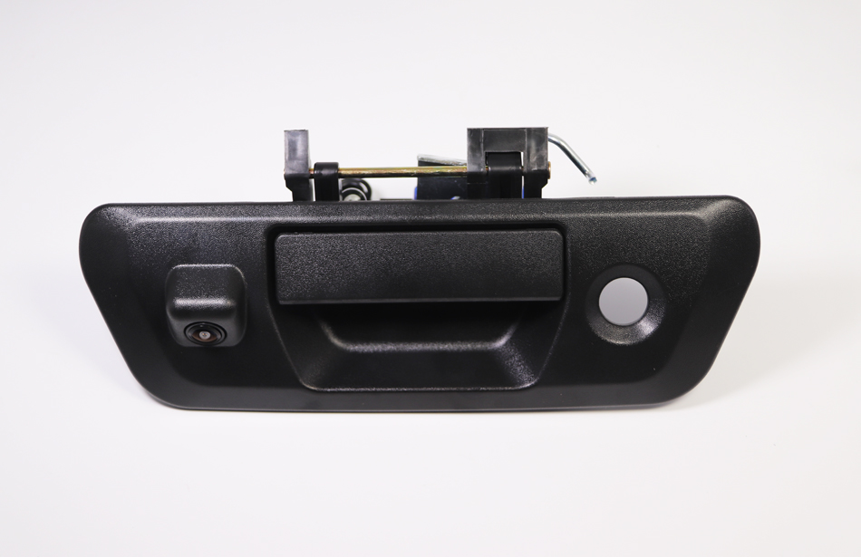 Nissan Navara takaluukun kahvalla AHD takakamera