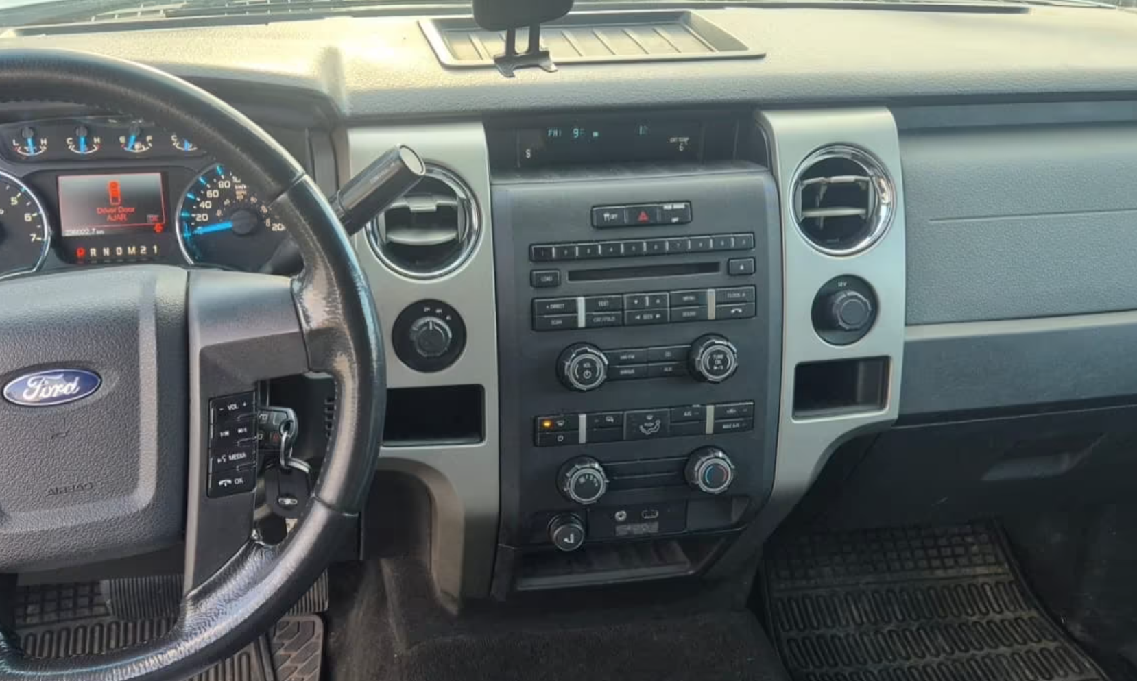 XTRONS XTR9496 XTRONS XTR9496 mallikohtaisen multimediaradion soveltuvuus autoon